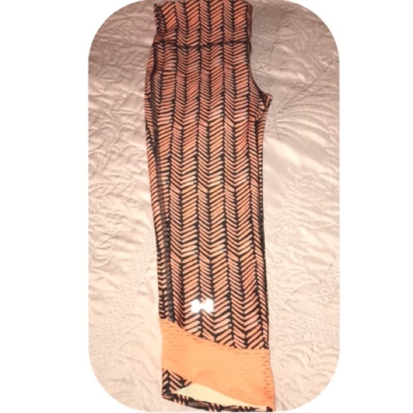 NWOT Under Armour Fly By Crop Legging - Picture 6 of 8